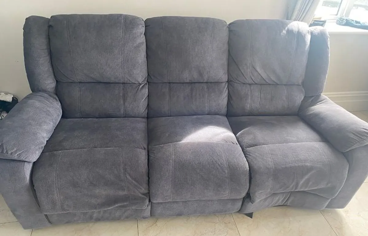 3 seater reclining Lily suite - Image 2