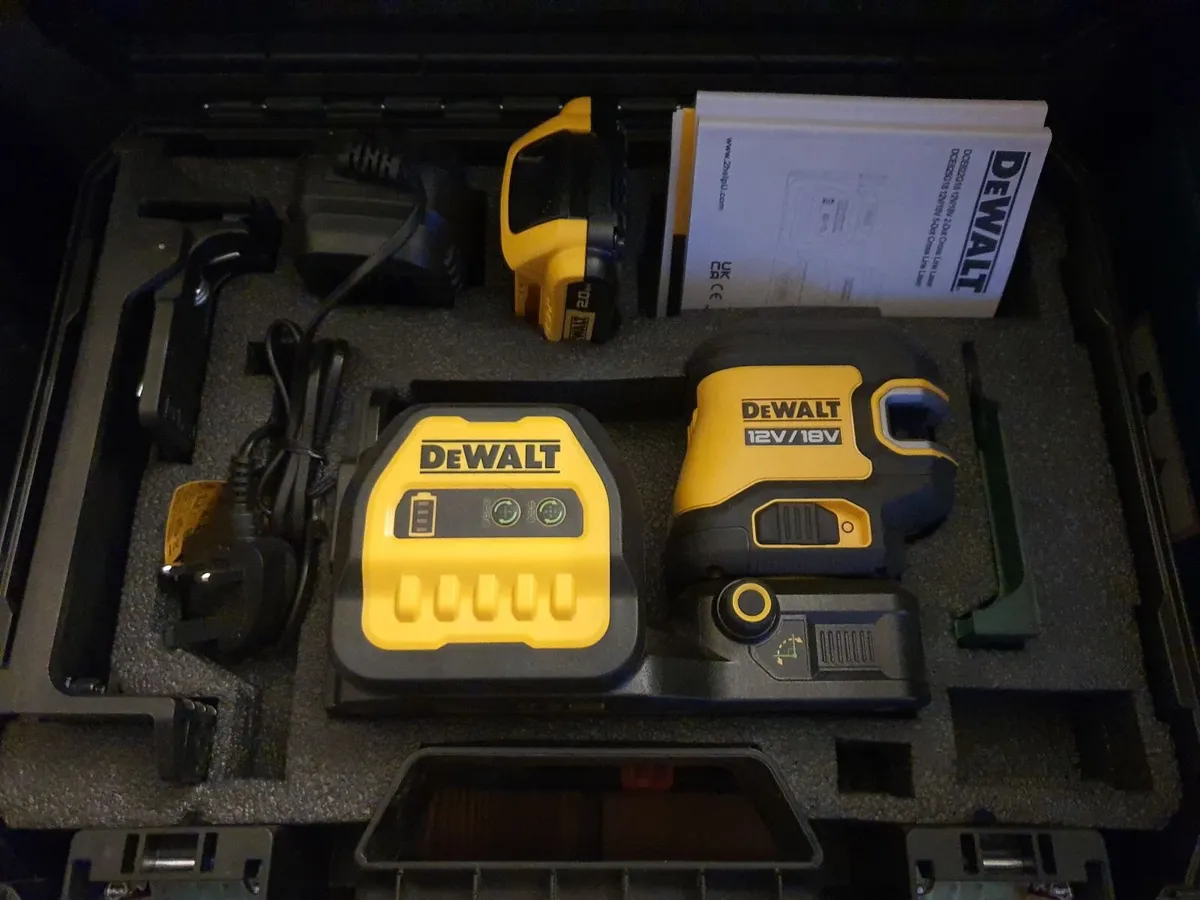 DeWALT 12V-18V 5 Spot & Cross Green Laser kit - Image 2