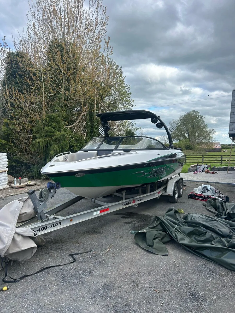 Malibu wake boat 23 Lav - Image 1