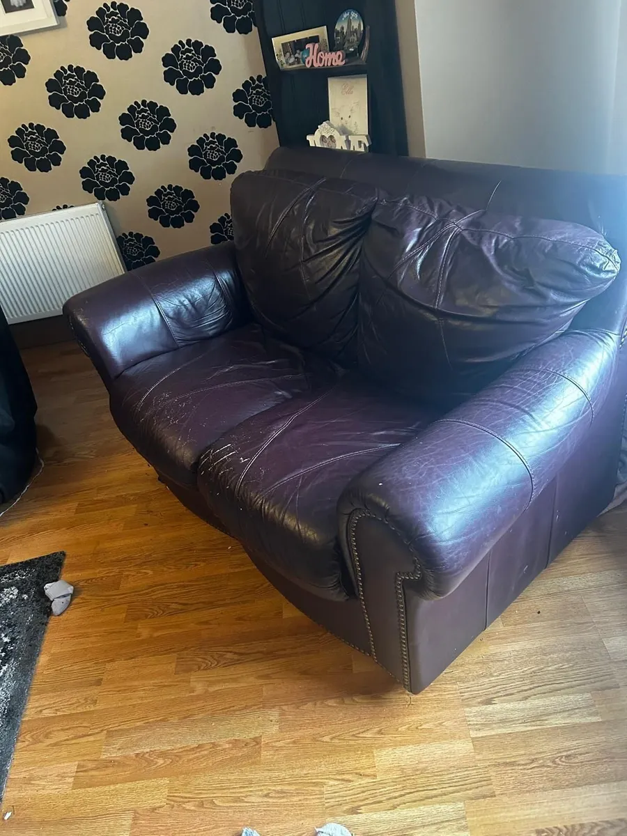 Real leather Sofa/ couch - Image 3