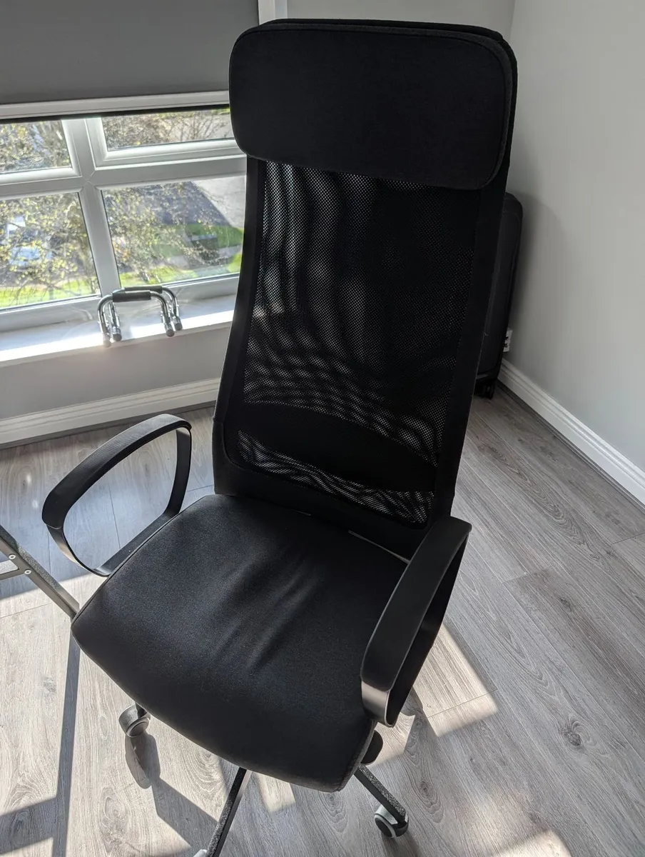 Home Office Setup: 27" Monitor + Desk + Chair - Image 4