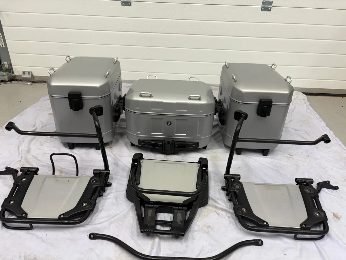 BMW R1150 GSA Luggage & Various items - Image 2
