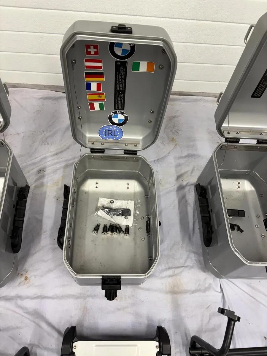 BMW R1150 GSA Luggage & Various items - Image 3