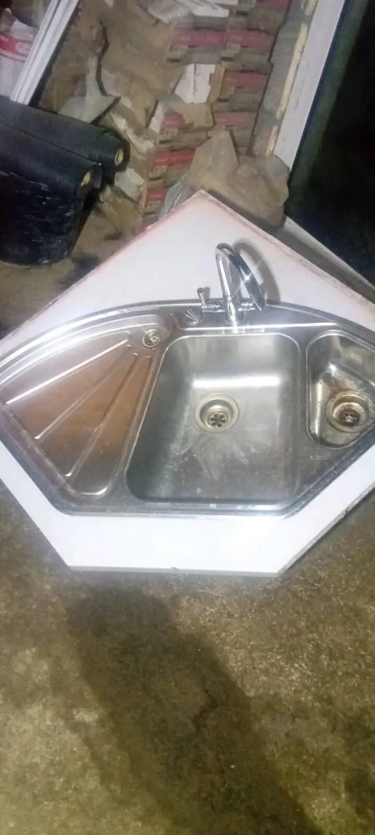 Kitchen sink - Image 1