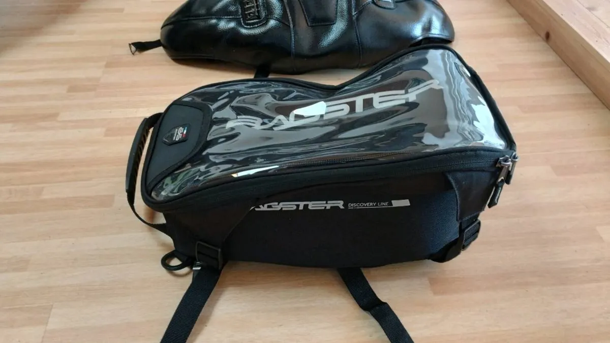 Triumph 1050 seat and tank harness and tank bag. - Image 1