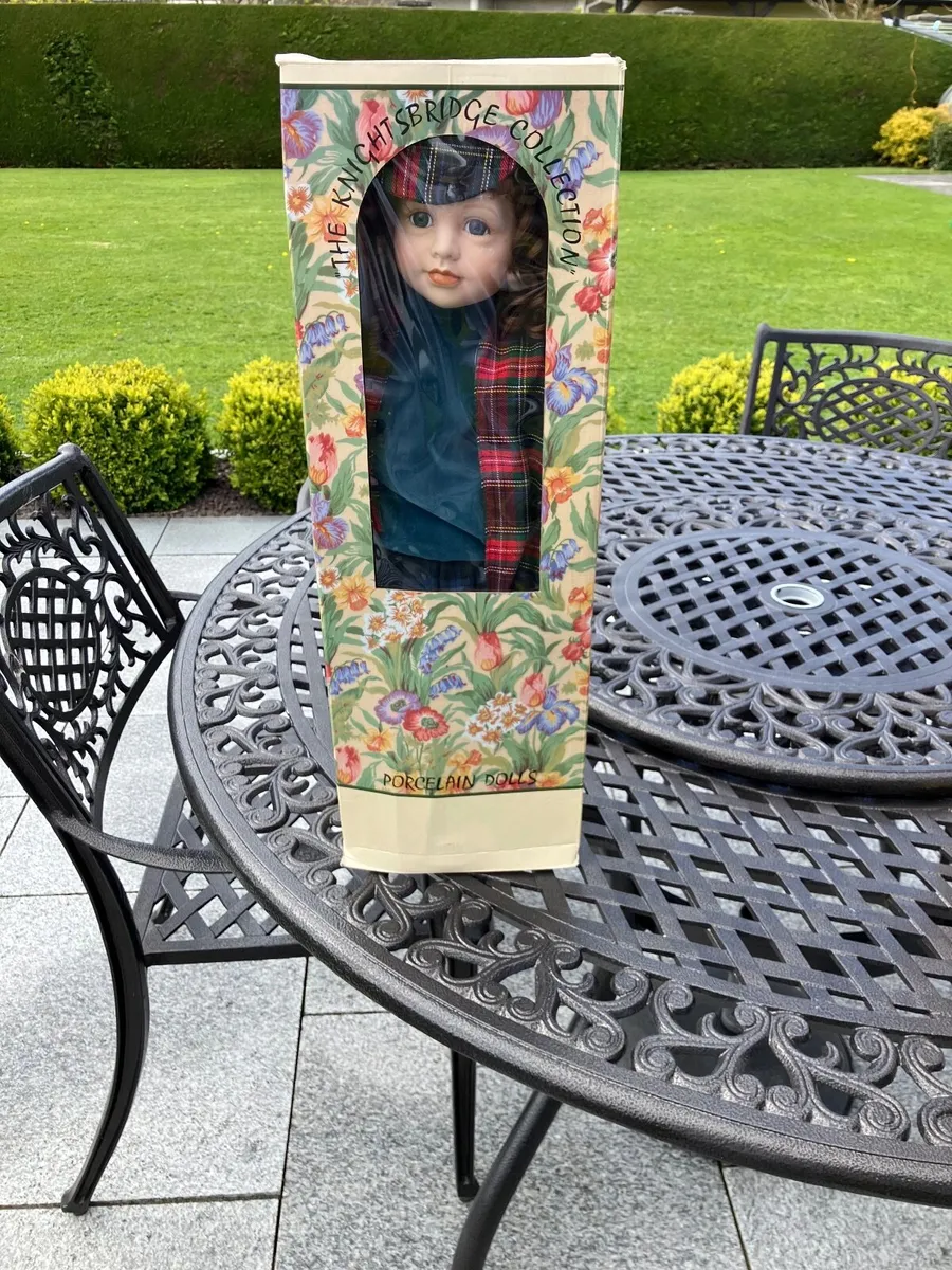 Knightsbridge porcelain dolls - Image 2