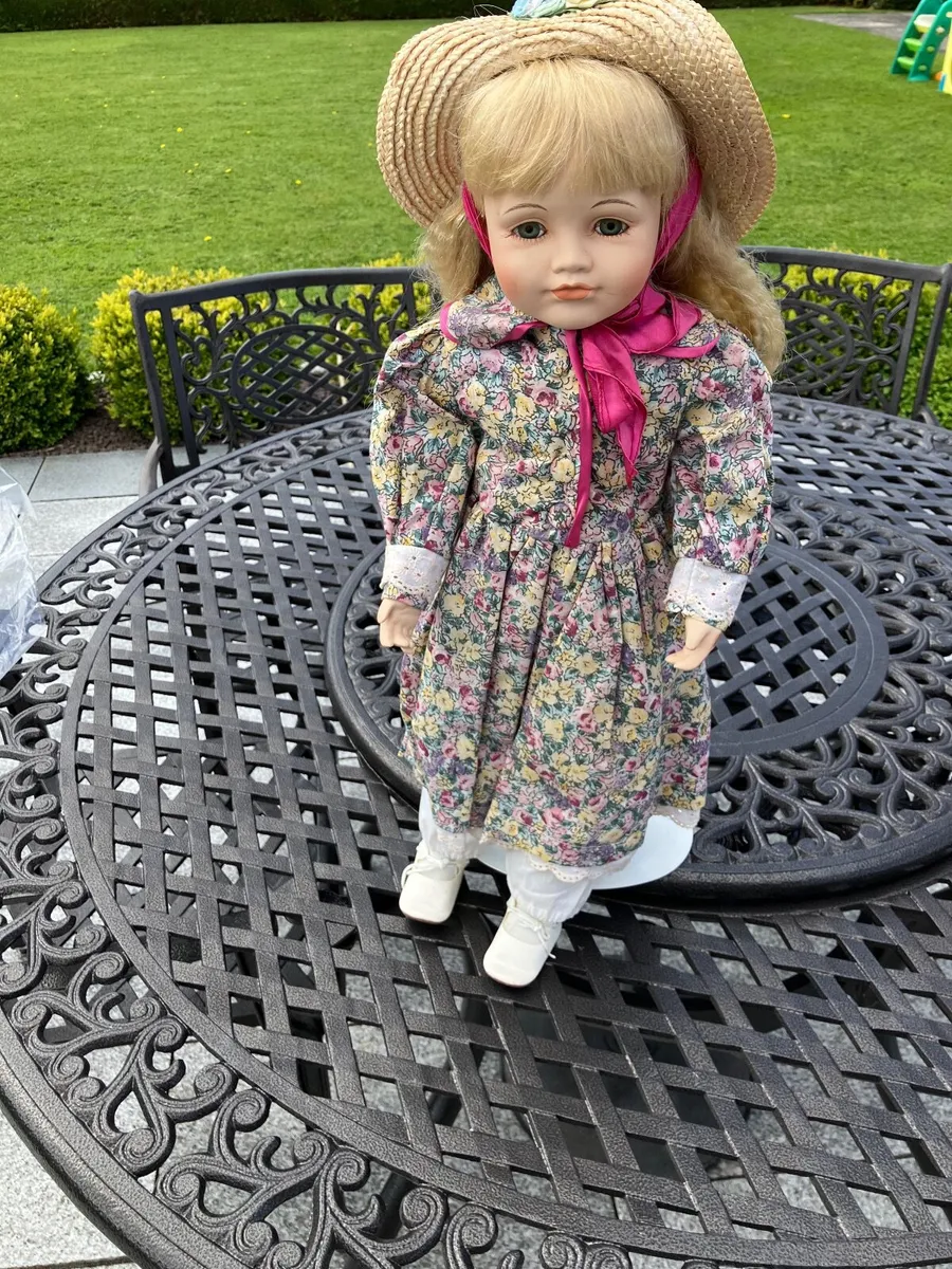 Knightsbridge porcelain dolls - Image 1