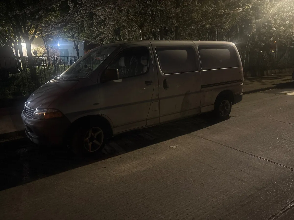 Toyota hiace - Image 2