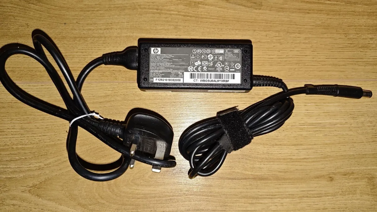 HP 65W 18.5V 3.5A AC Adapter Charger Power Supply - Image 1