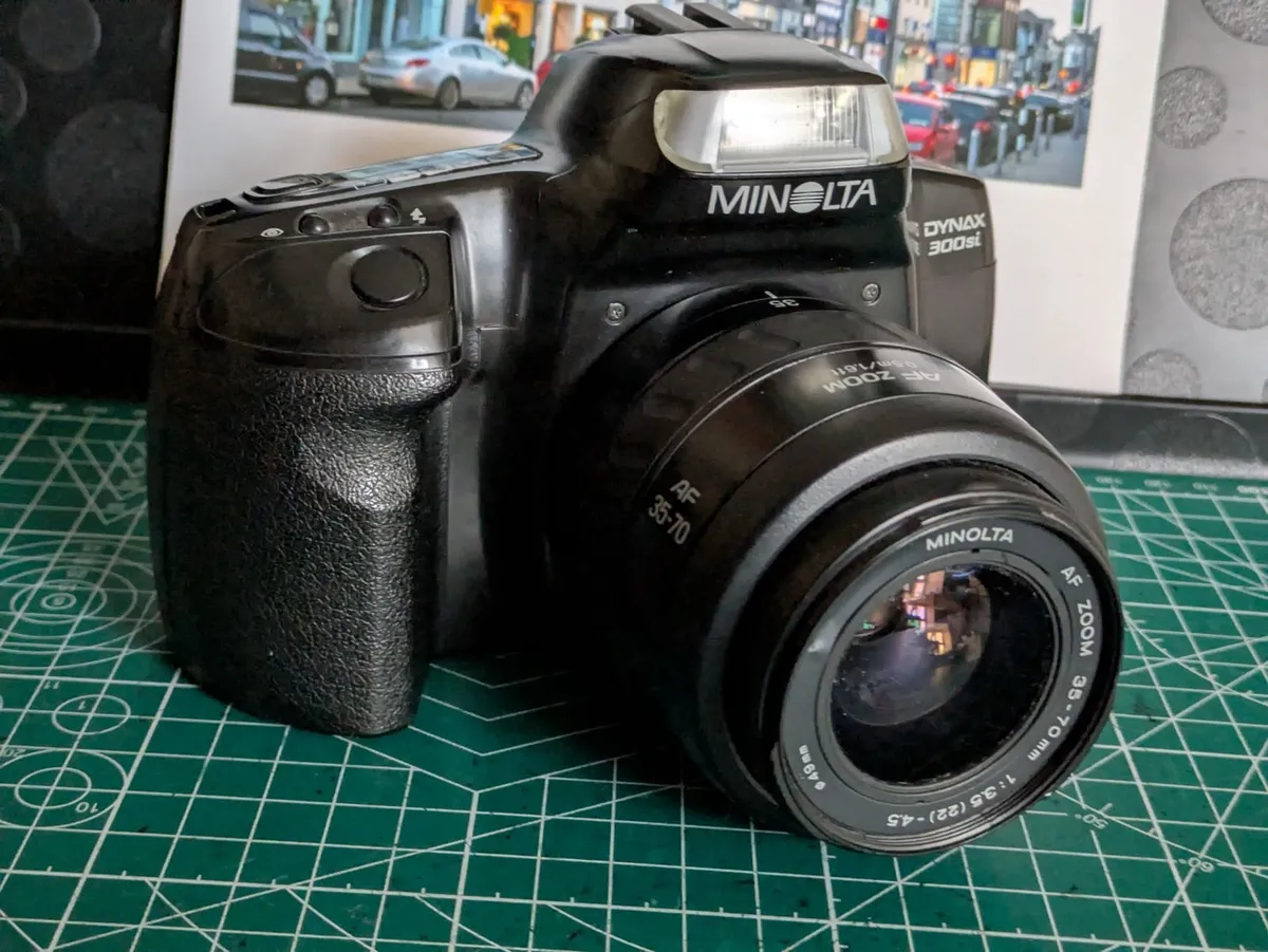 🎞️ Minolta Dynax 300si autofocus film SLR camera - Image 1