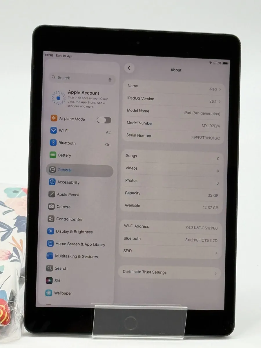 iPad 8th 64GB 10.2" - Image 2