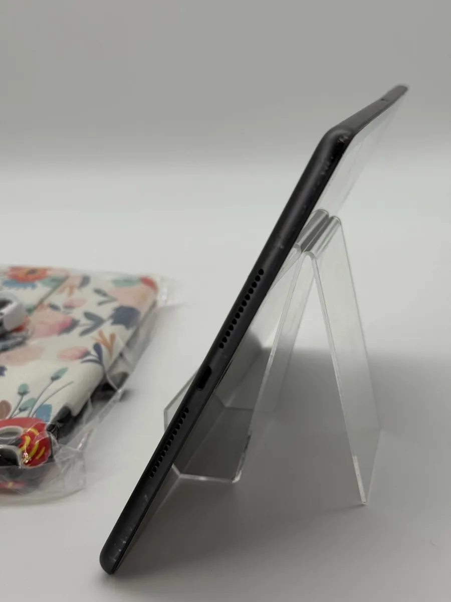 iPad 8th 64GB 10.2" - Image 4