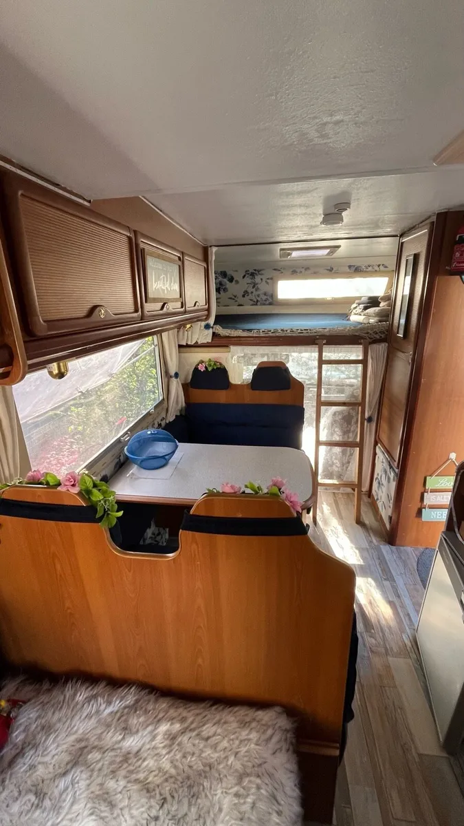 94 Ford Pilote Motorhome Camper - Image 1