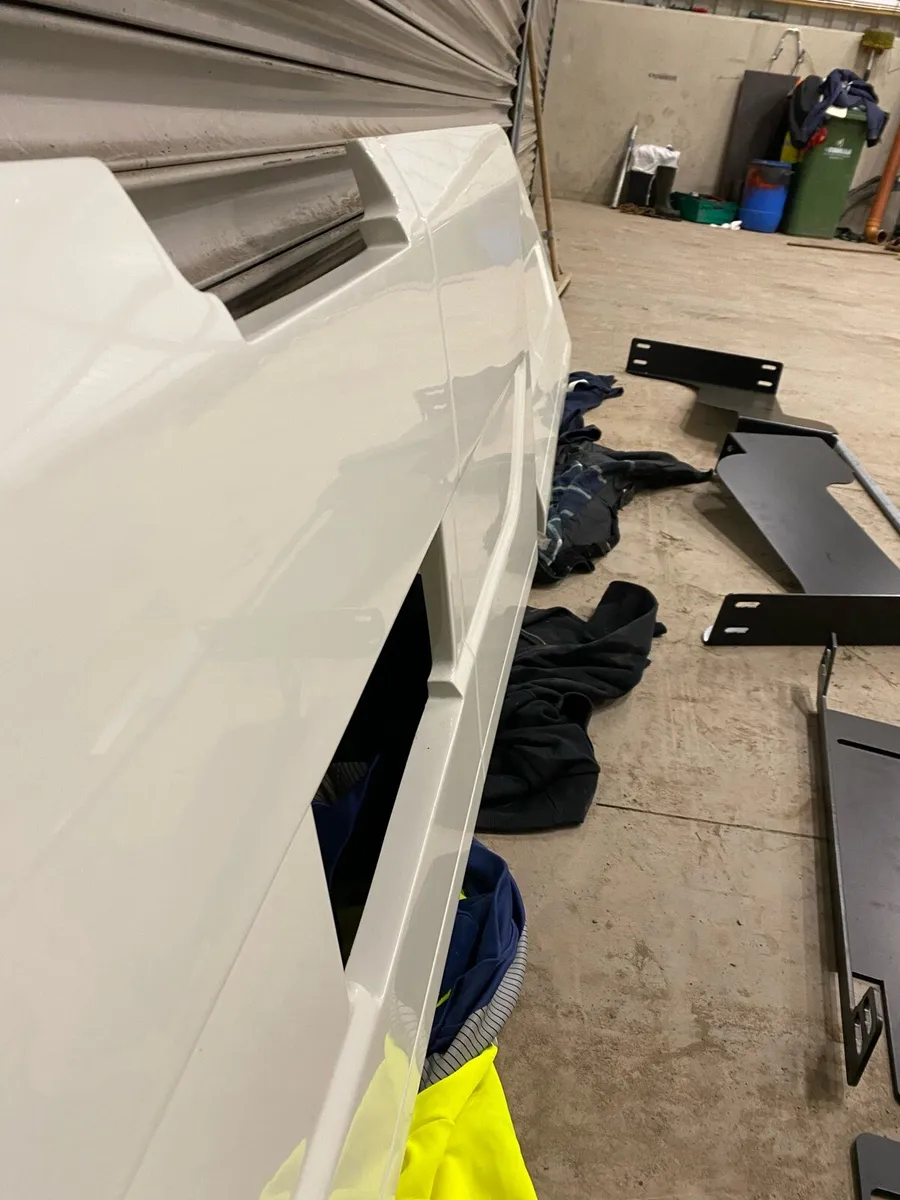 Volvo 4.1 meter side skirts - Image 2