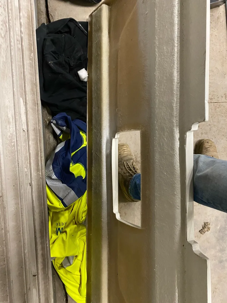 Volvo 4.1 meter side skirts - Image 3