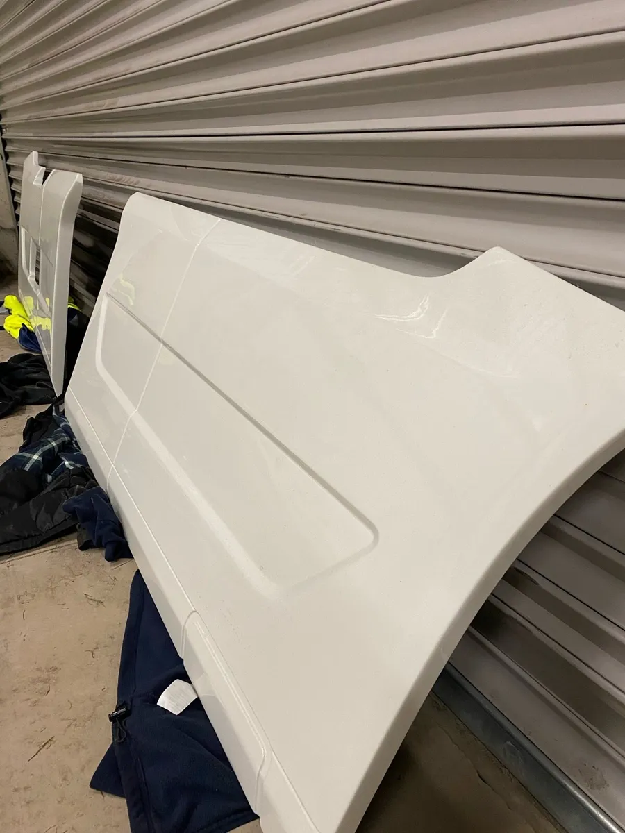 Volvo 4.1 meter side skirts - Image 4