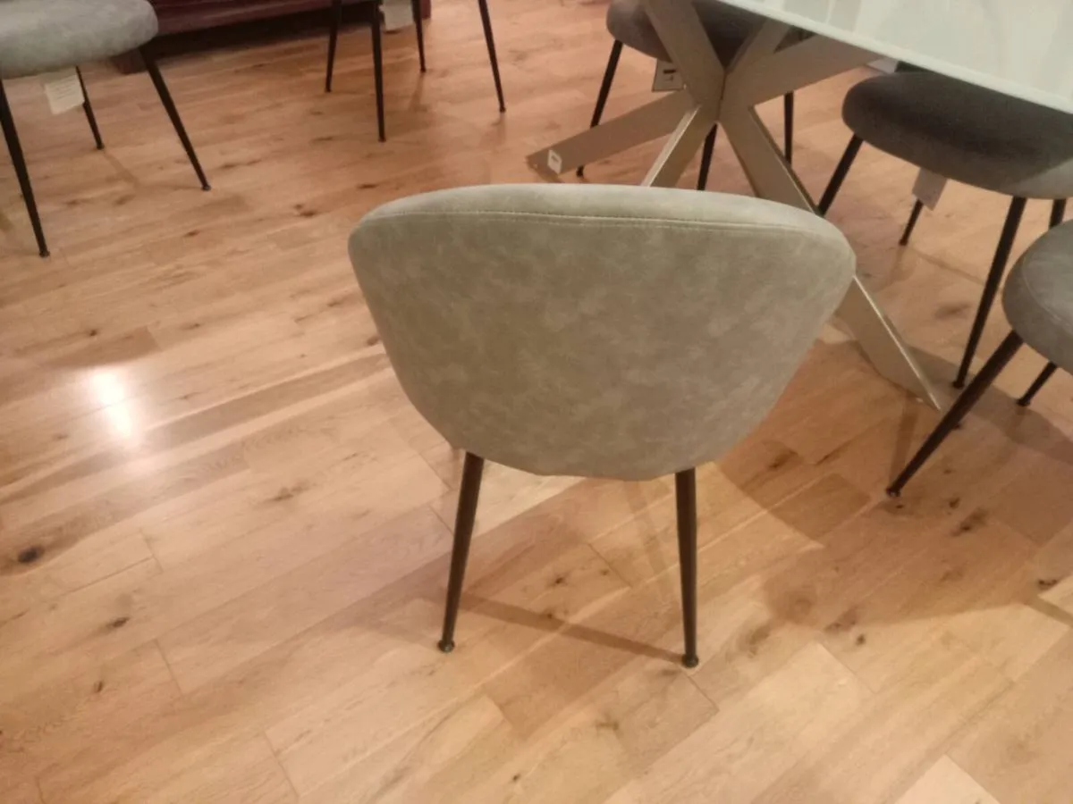 Dining table with six chairs - Image 4