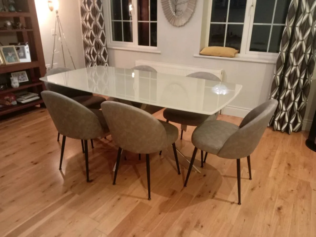 Dining table with six chairs - Image 1