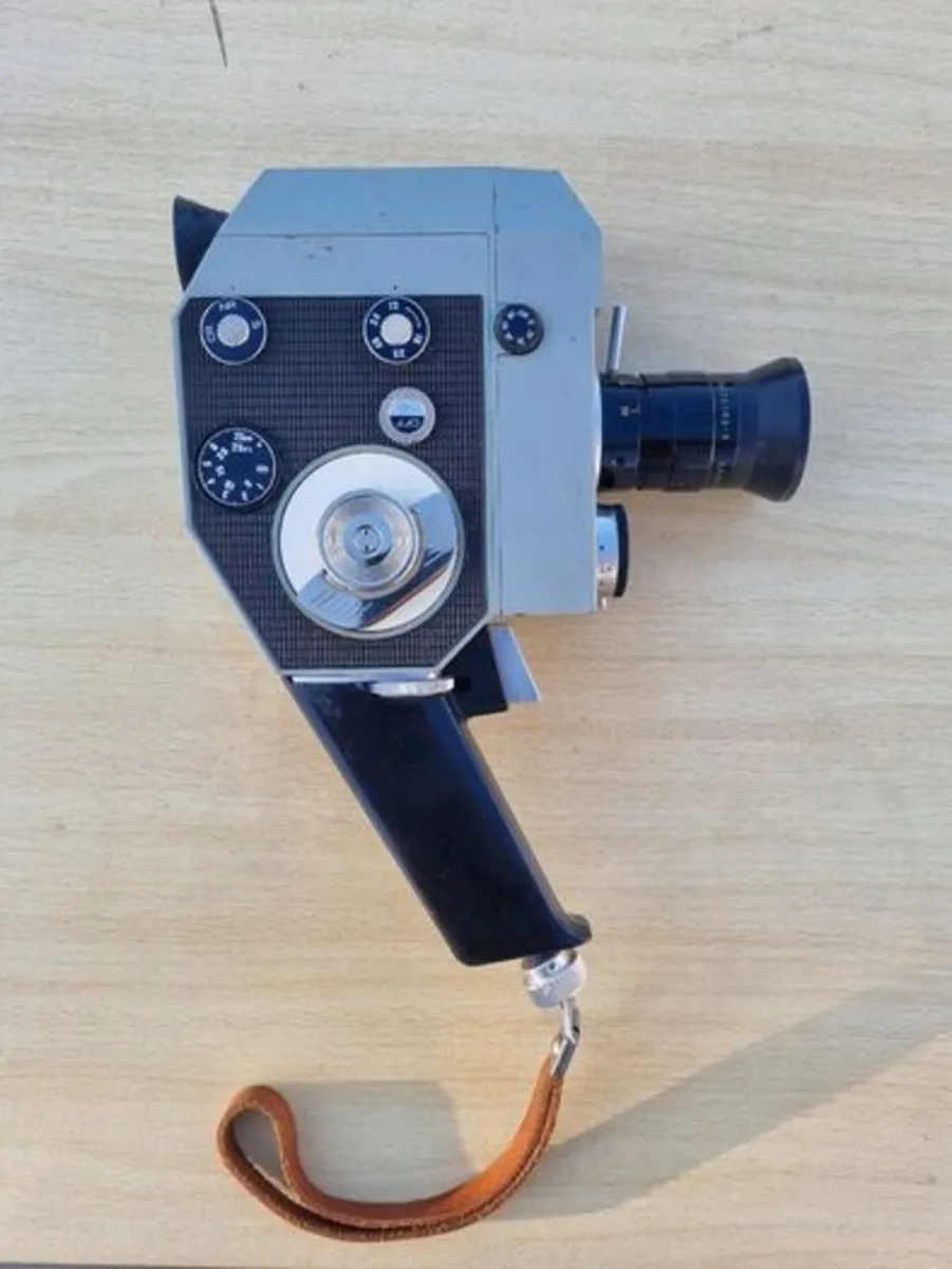 Vintage Russian Movie Camera -Quarz 5 - Image 3