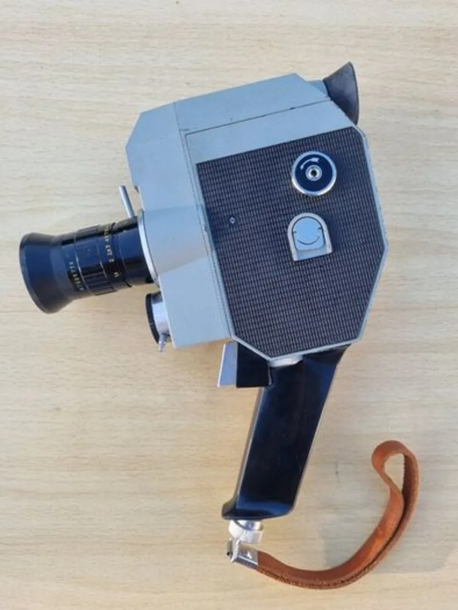 Vintage Russian Movie Camera -Quarz 5 - Image 4