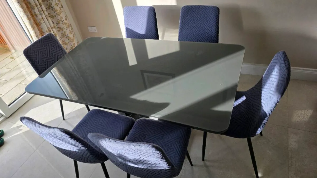 Dinning Table with chairs - Image 4