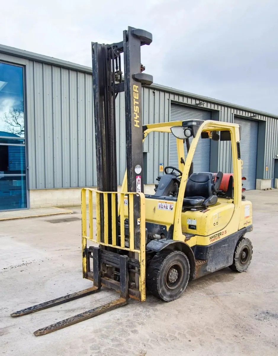 Hyster H2.5FT 2.5 tonne gas powered fork lift truc - Image 1