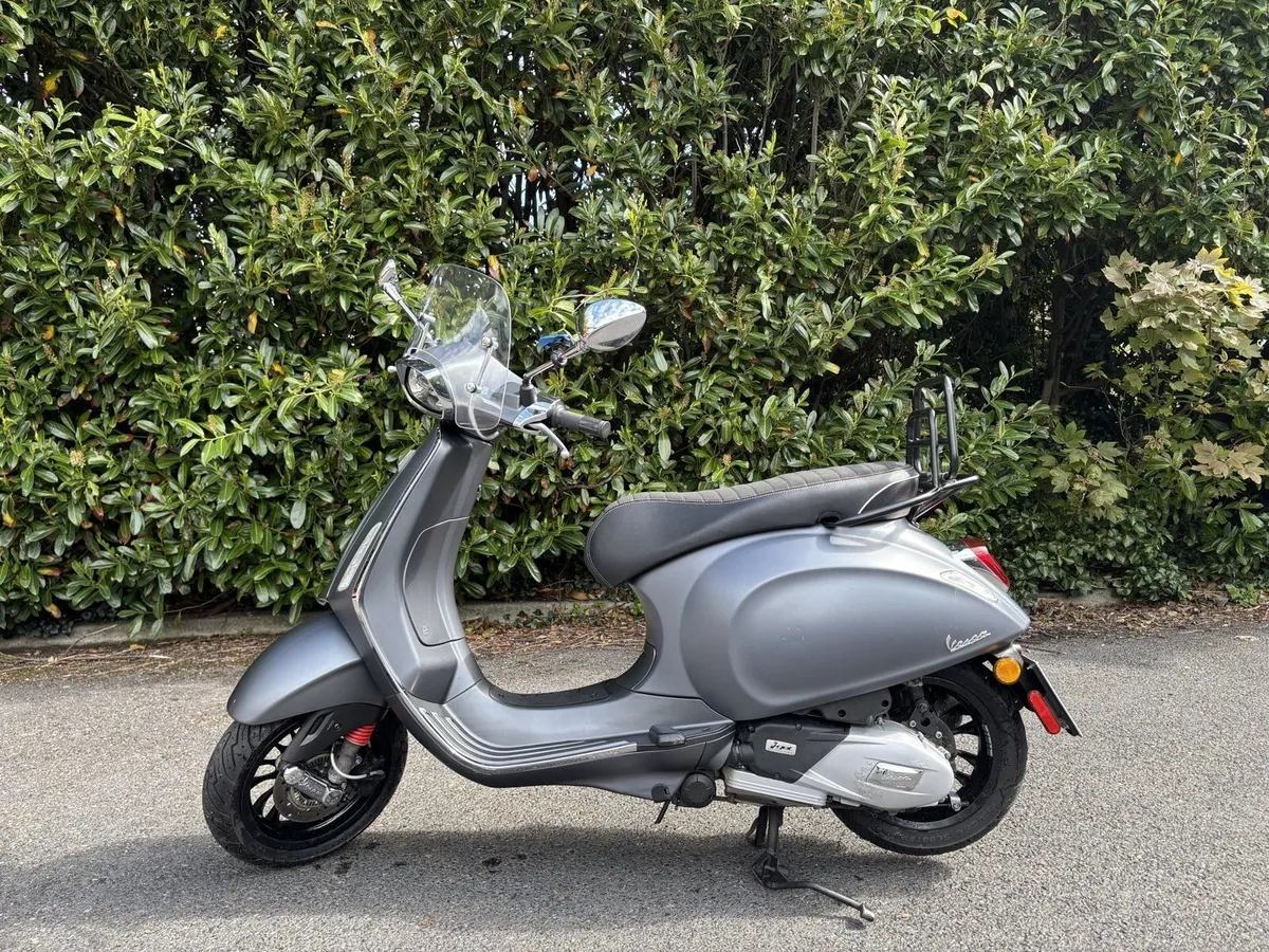 2022 Vespa Sprint 125 — 14,110 km, Serviced - Image 2