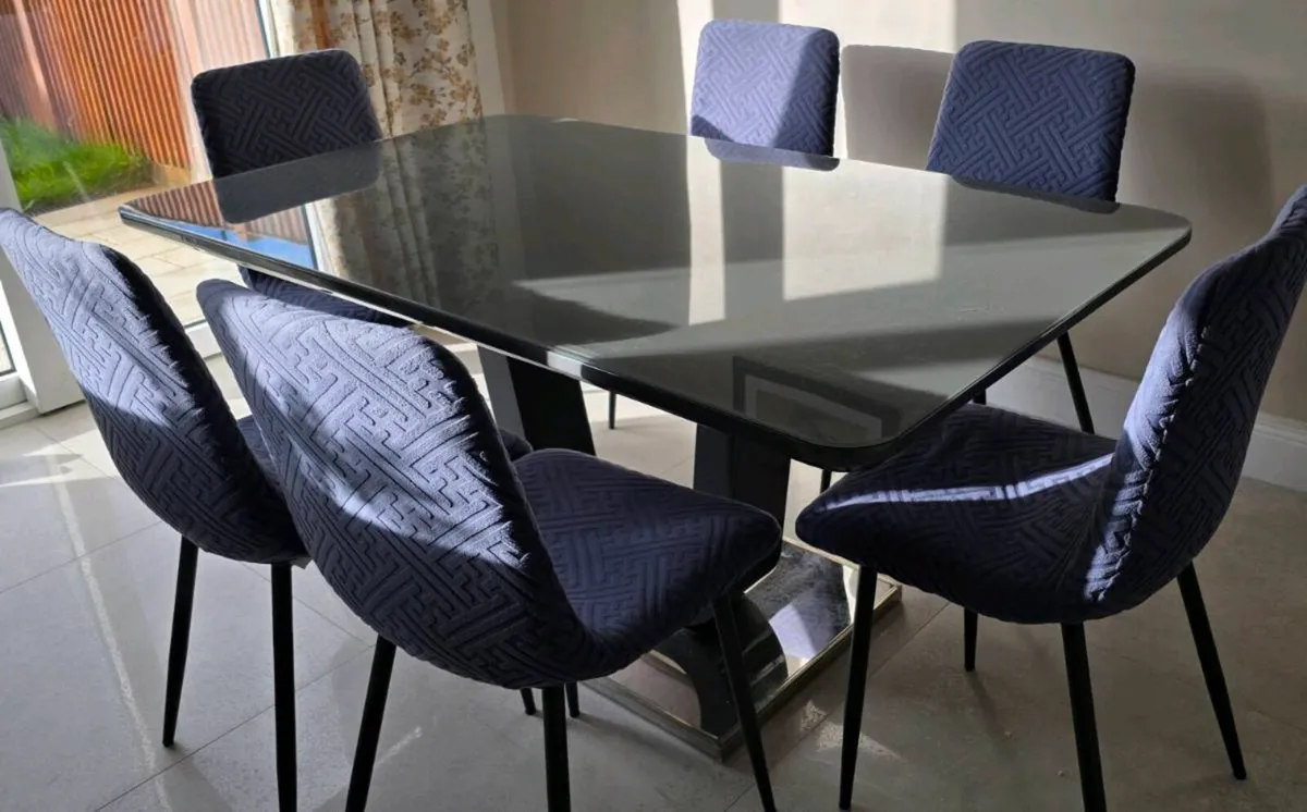 Dinning Table with chairs - Image 1