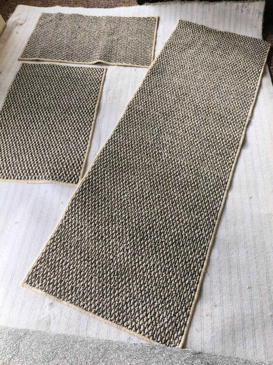 3 like new rugs 20 for all - Image 1