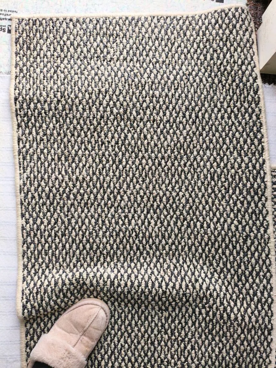 3 like new rugs 20 for all - Image 4