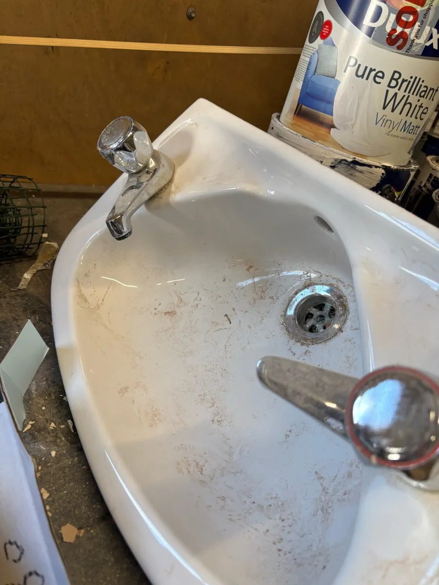 Bathroom sink - Image 2