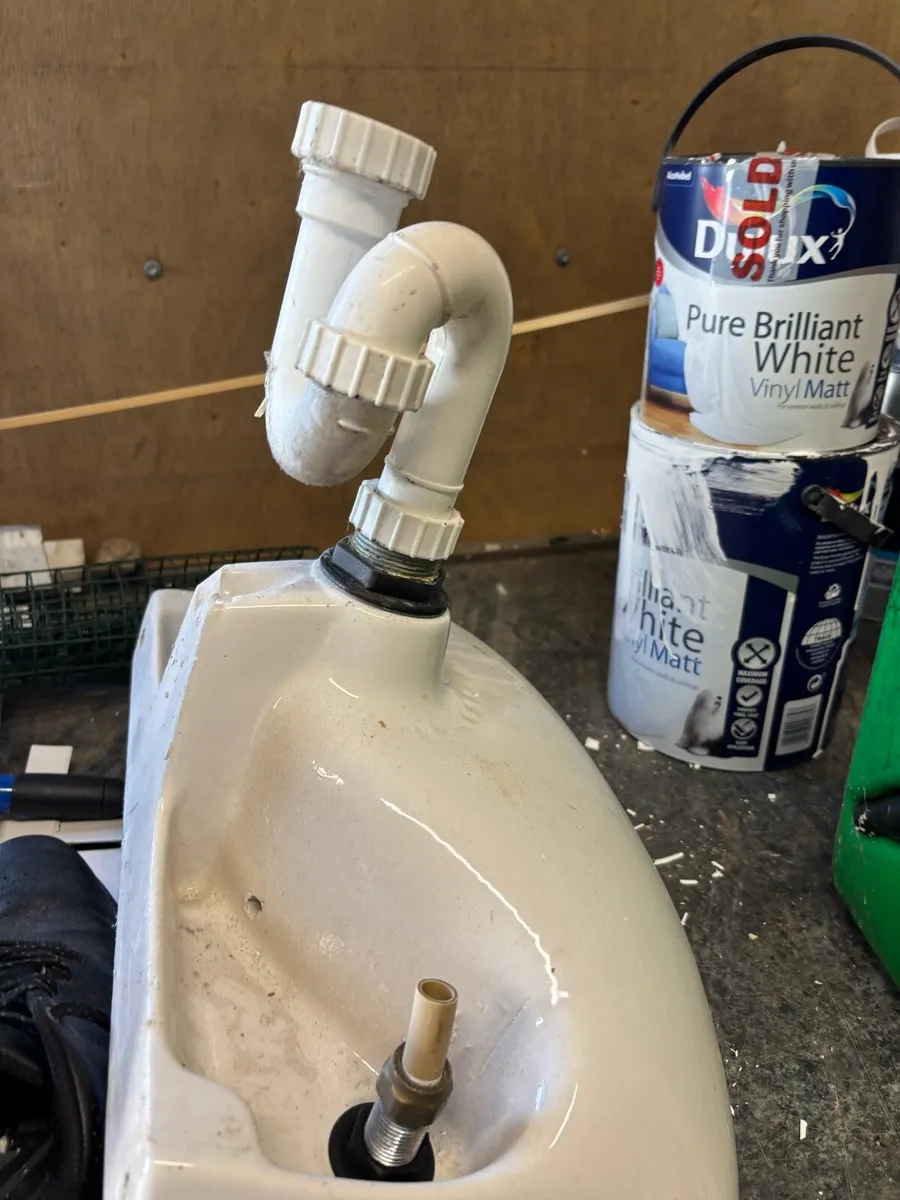 Bathroom sink - Image 4