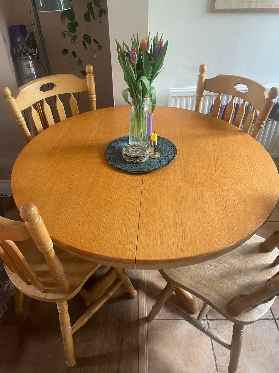 Extendable dining table - Image 1