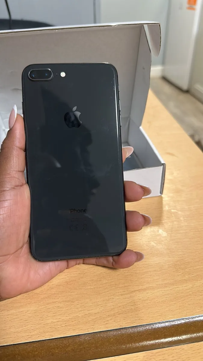 Iphone 8s - Image 2