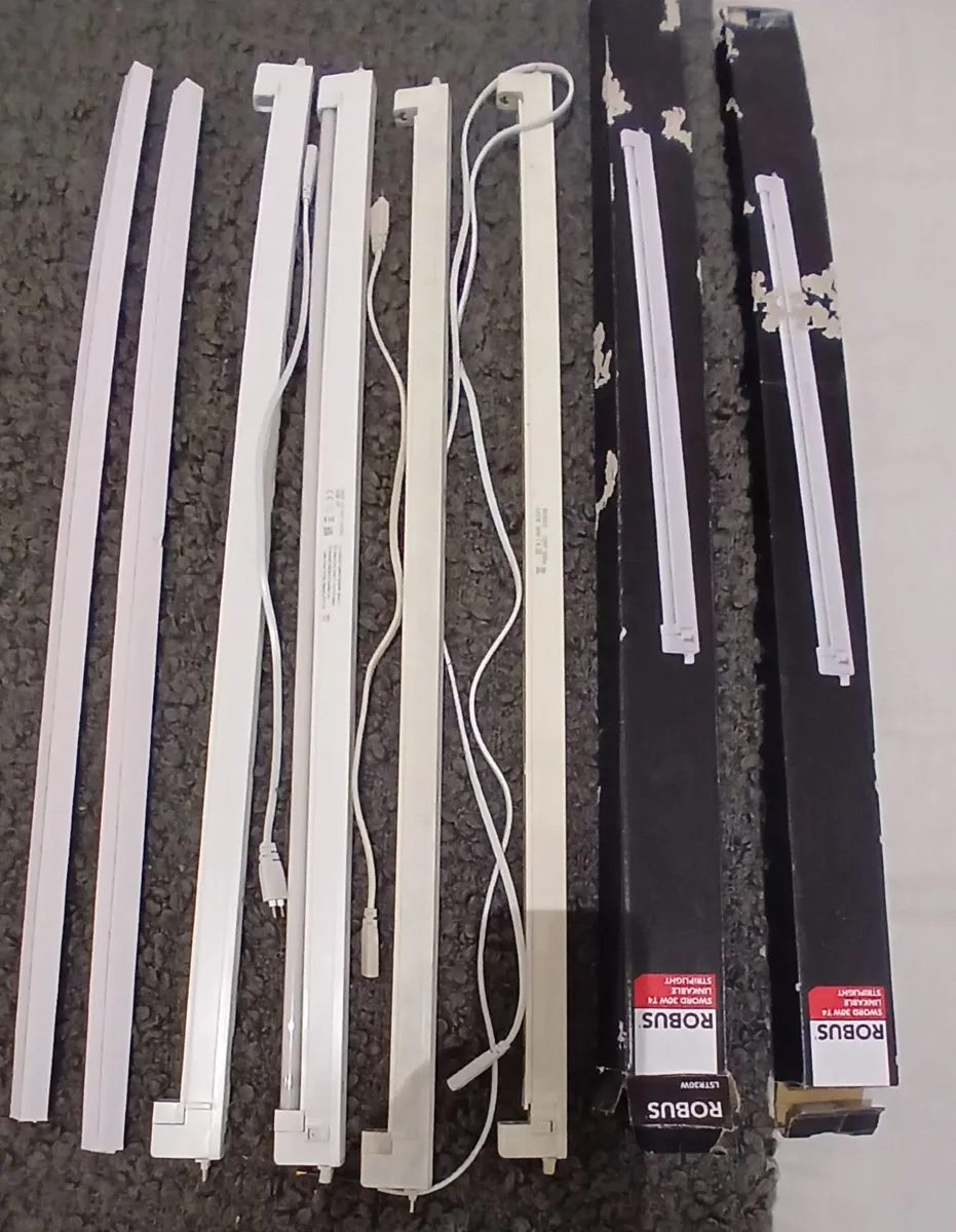 FREE Light fittings and Bulbs - Image 1