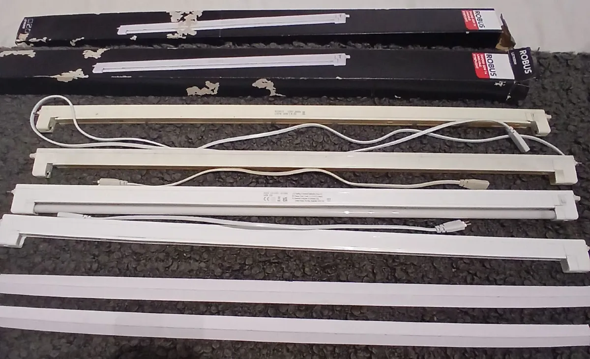 FREE Light fittings and Bulbs - Image 2