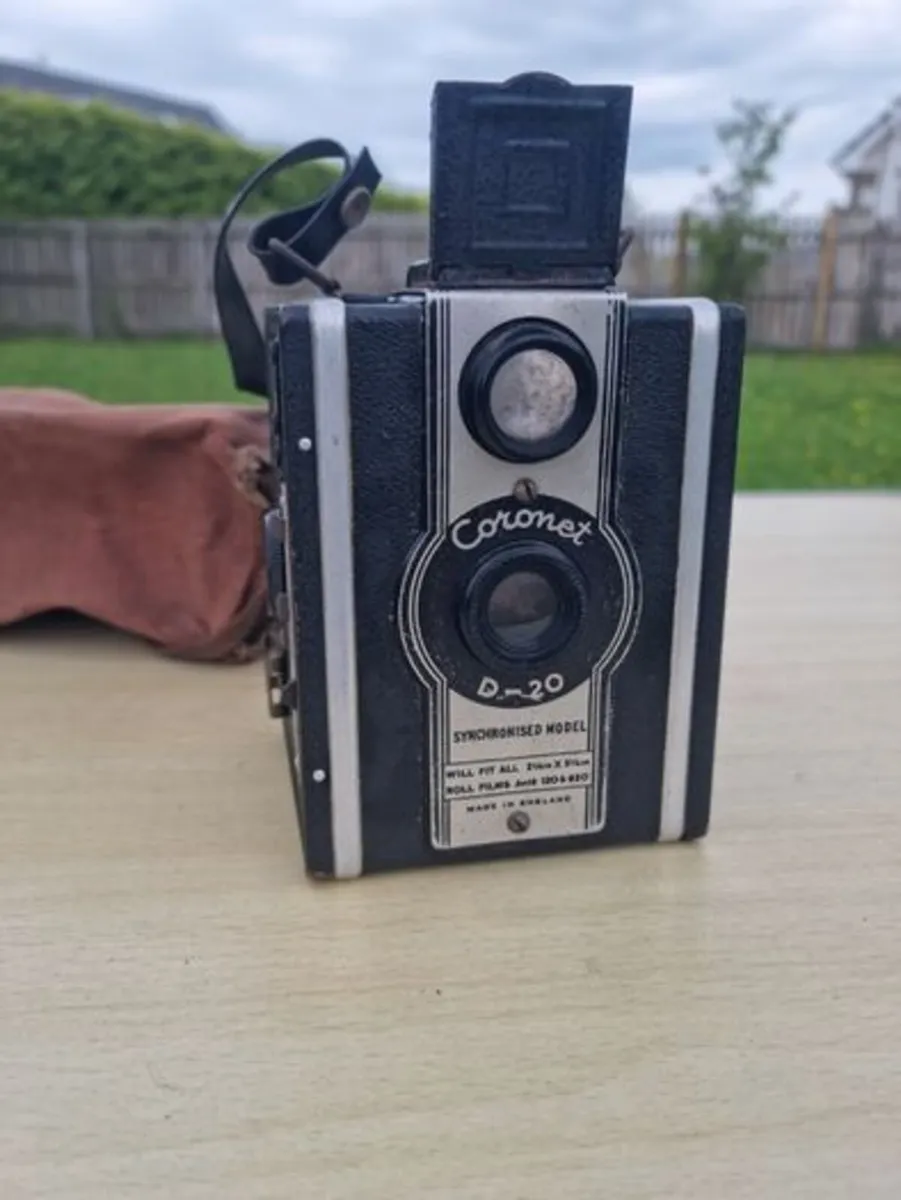 Vintage box camera - Cornet D-20 - Image 1