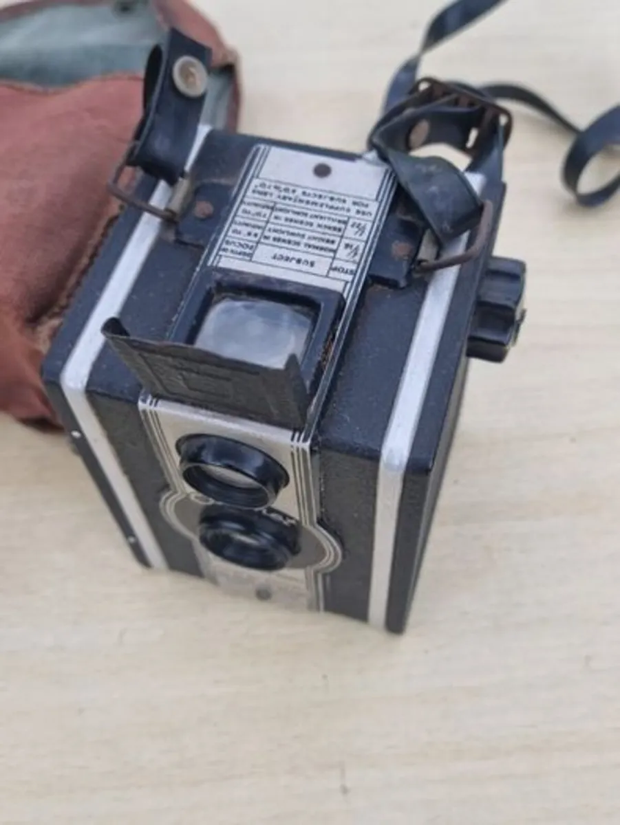 Vintage box camera - Cornet D-20 - Image 4