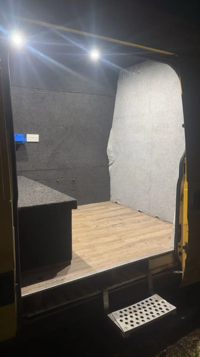 Ford Transit - Image 2