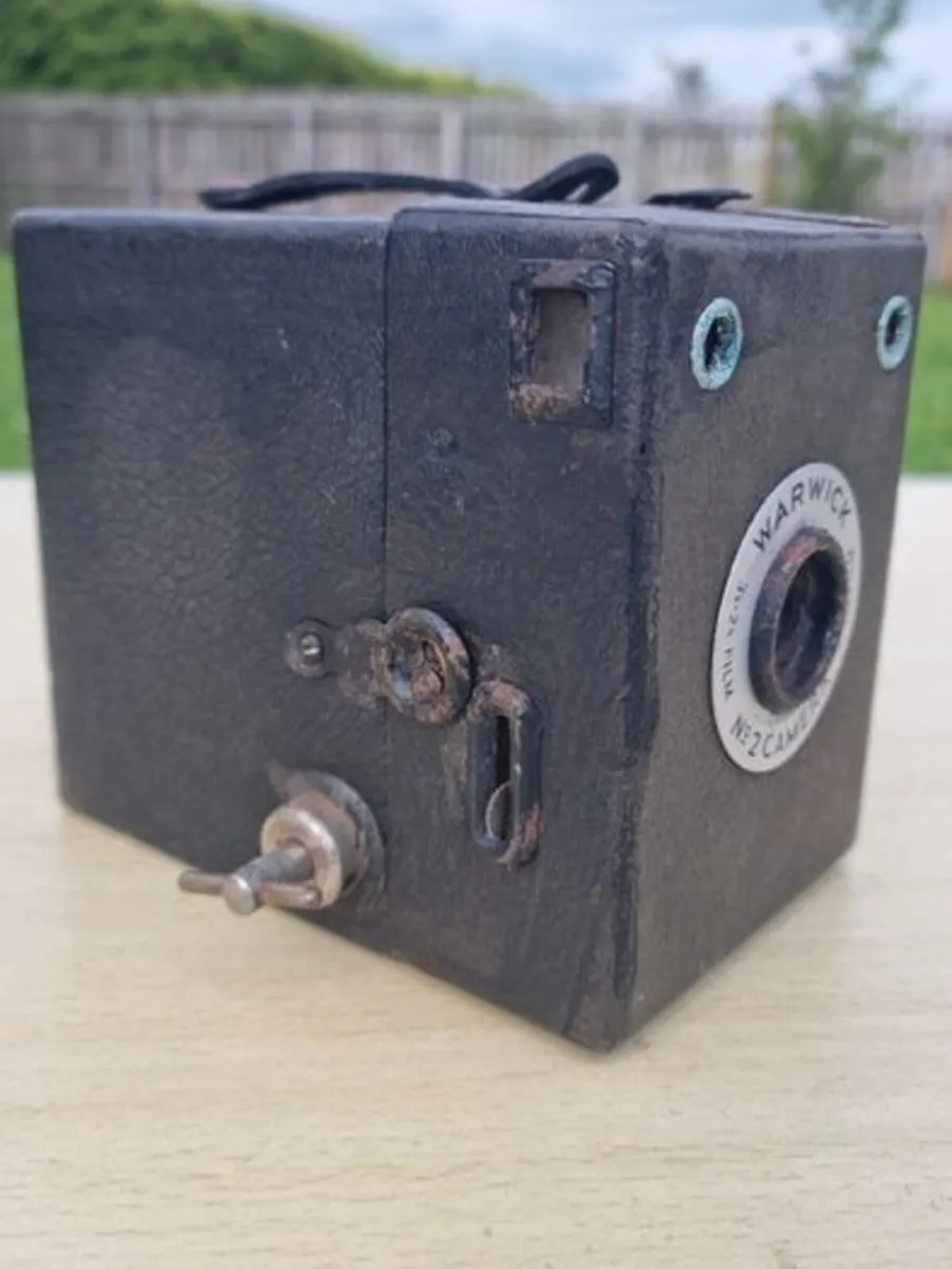 Warwick No.2 Antique Box Camera - Image 2