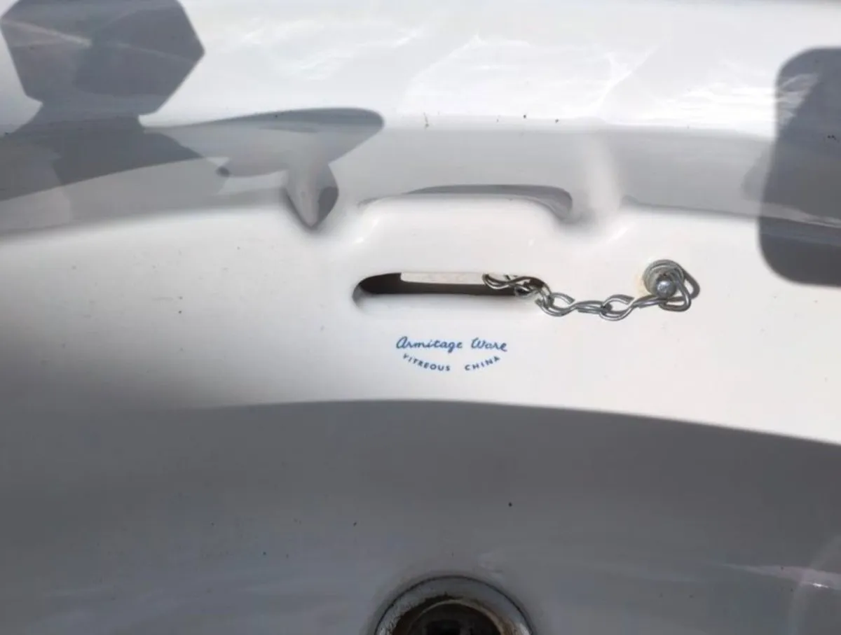 Armitage Ware 1960s Bathroom Sink - Image 2