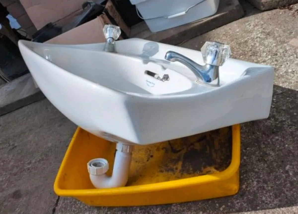 Armitage Ware 1960s Bathroom Sink - Image 3