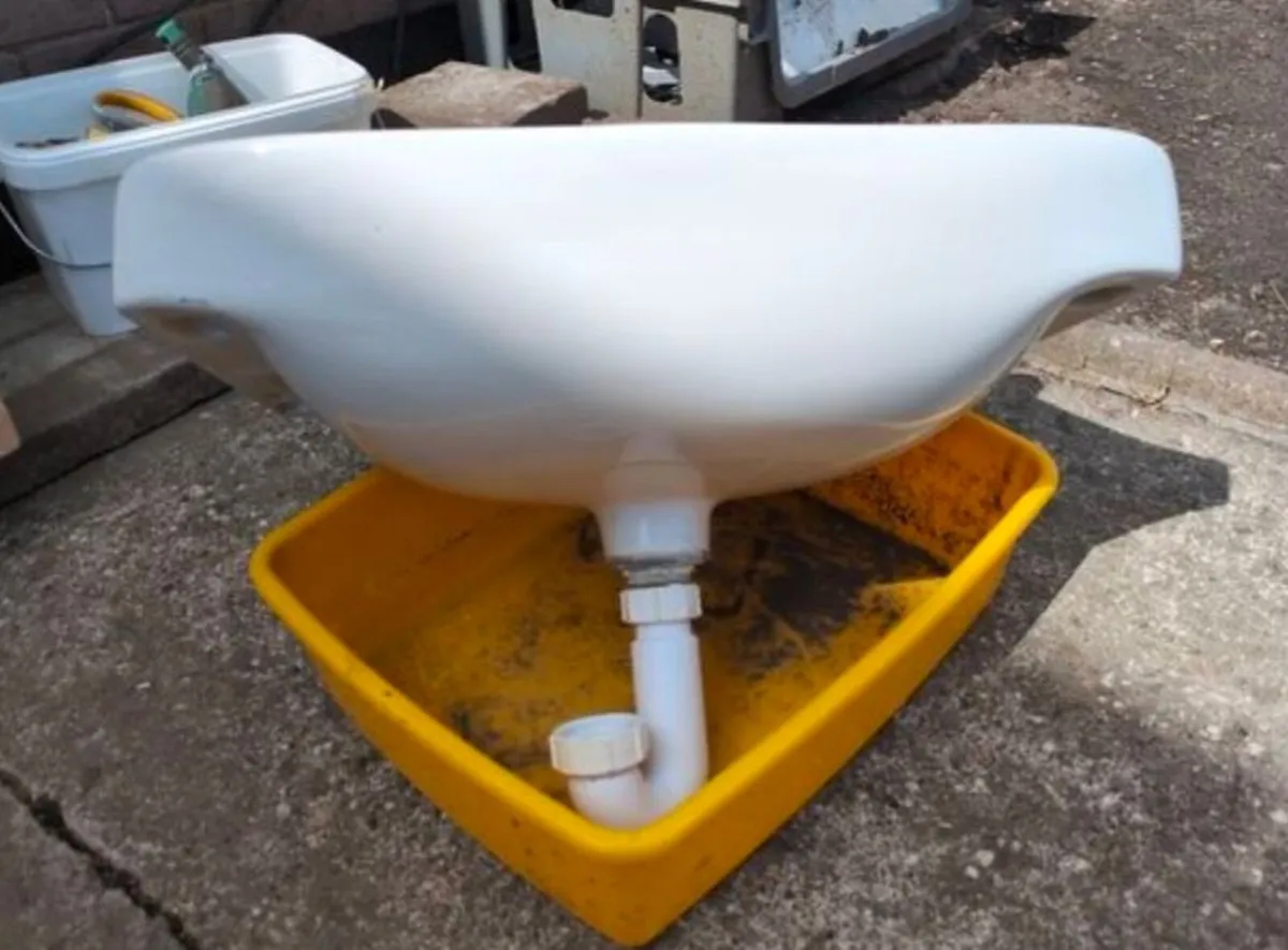 Armitage Ware 1960s Bathroom Sink - Image 4