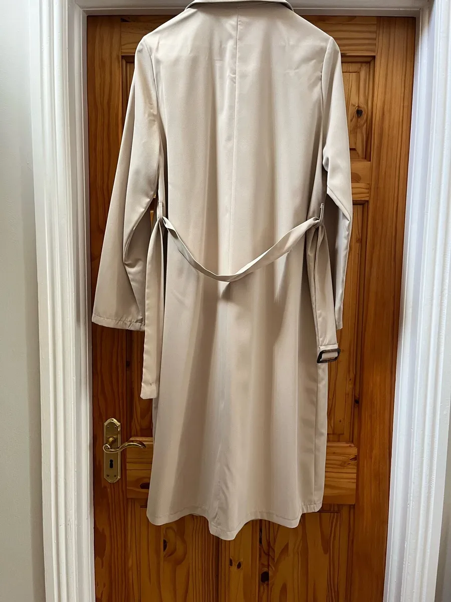 A light summer trench coat size 16 - Image 2