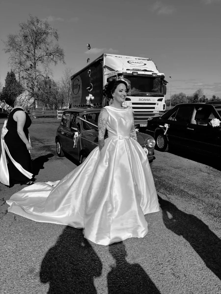 Wedding dress - Image 2