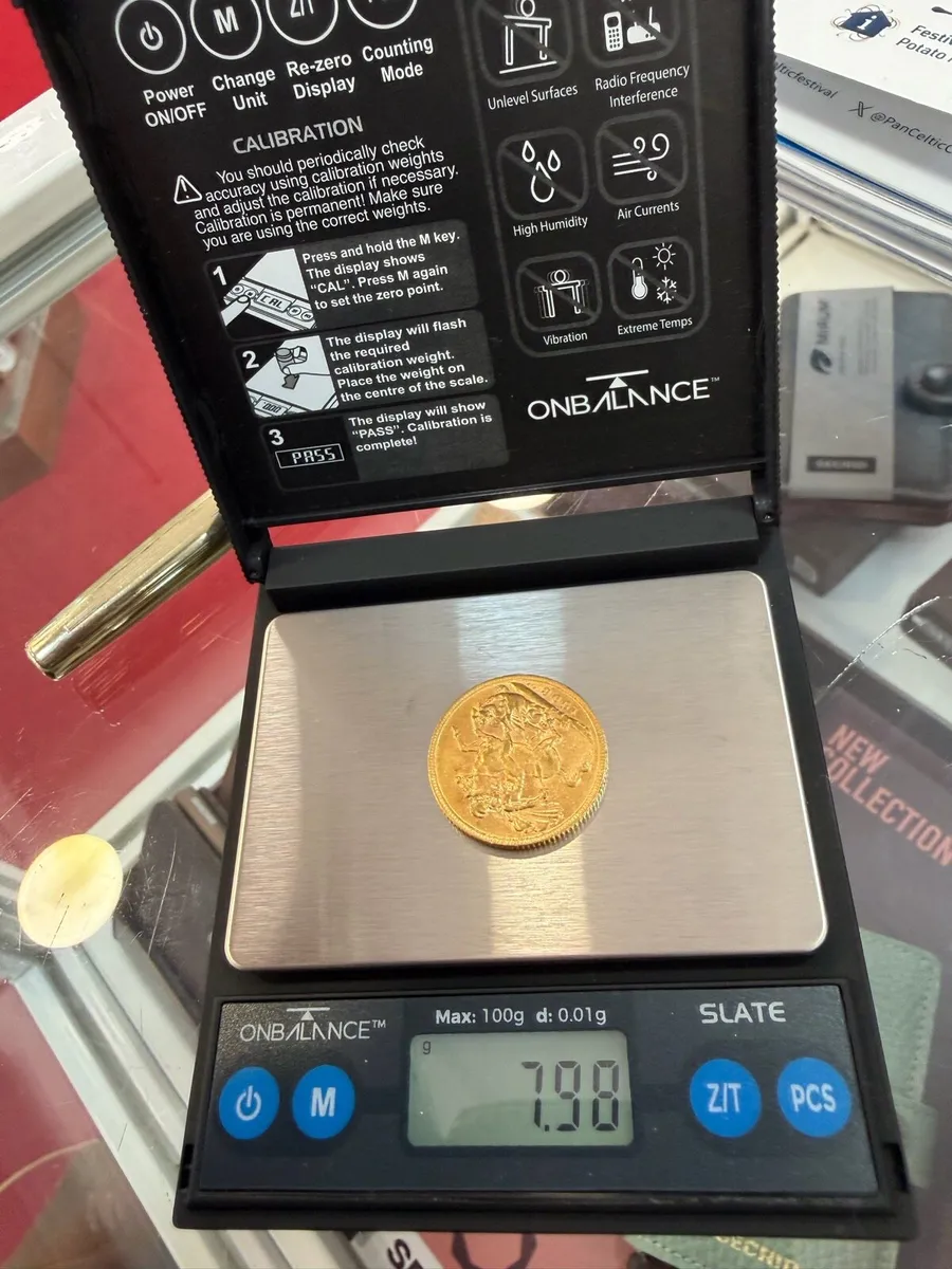 Gold sovereign coin - Image 1