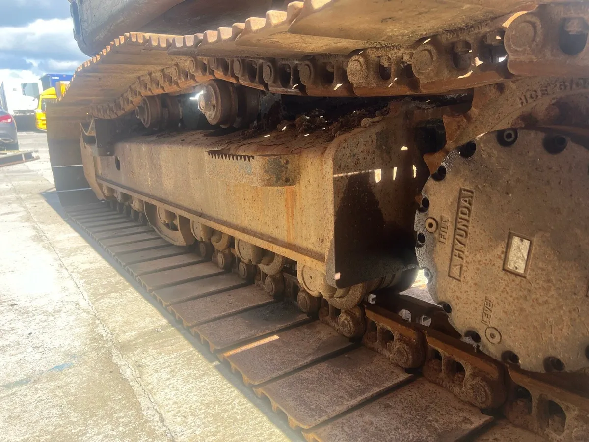 Hyundai digger - Image 4