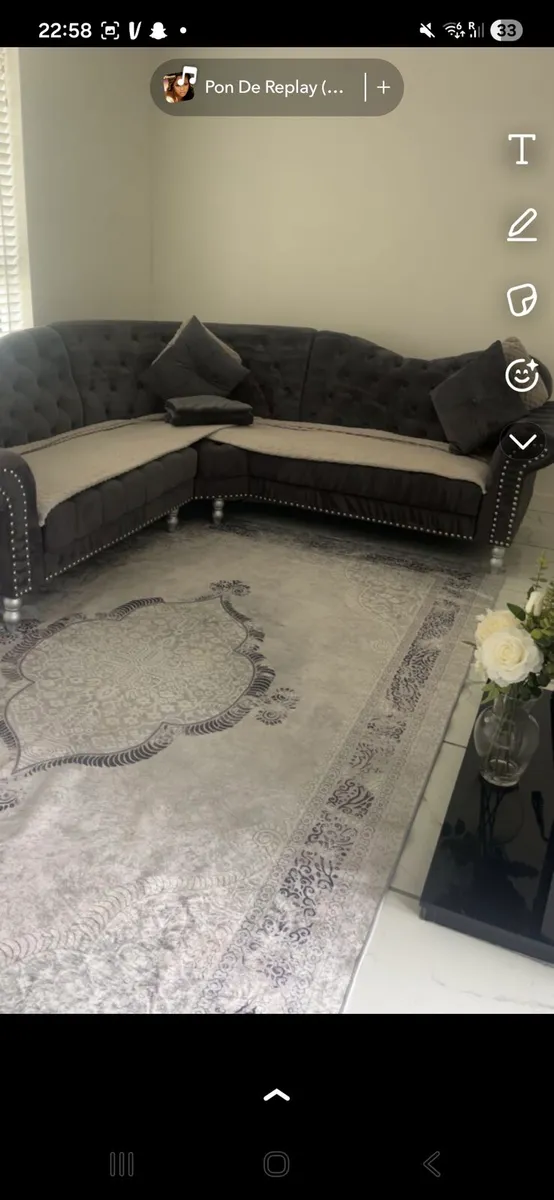 Corner couch - Image 1