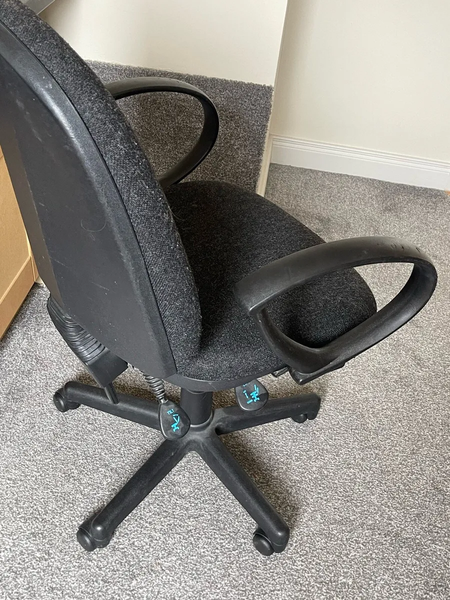 Office chair - Image 1