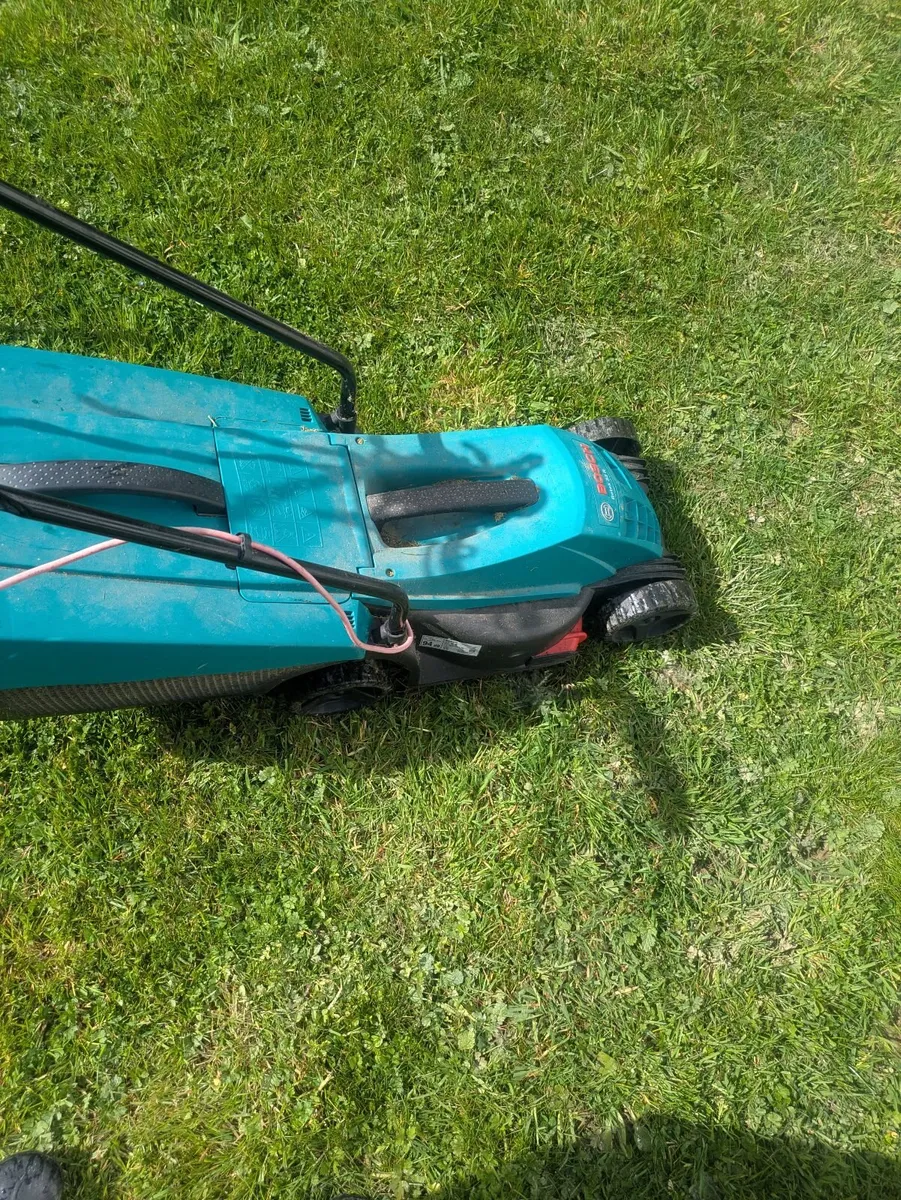 Electric lawnmower - Image 1